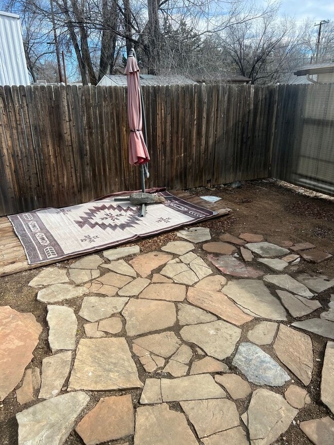 Building Photo - 815 Dameron Dr