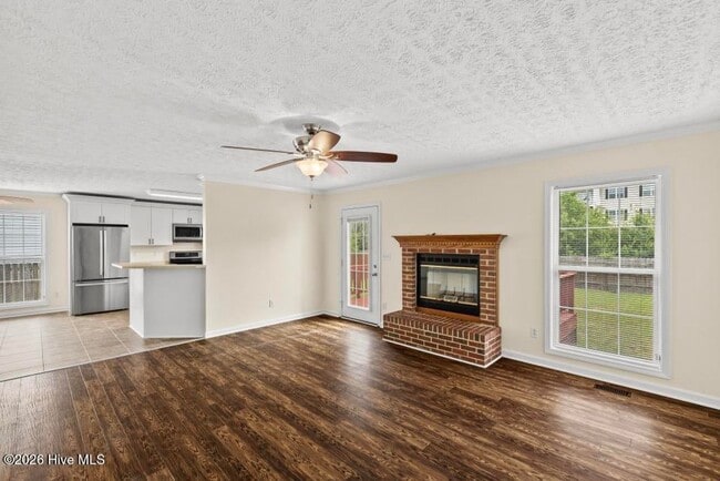 Building Photo - Wonderful Neighborhood with City Convenience!