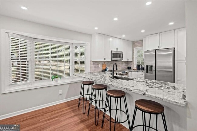 Building Photo - 541 N White St