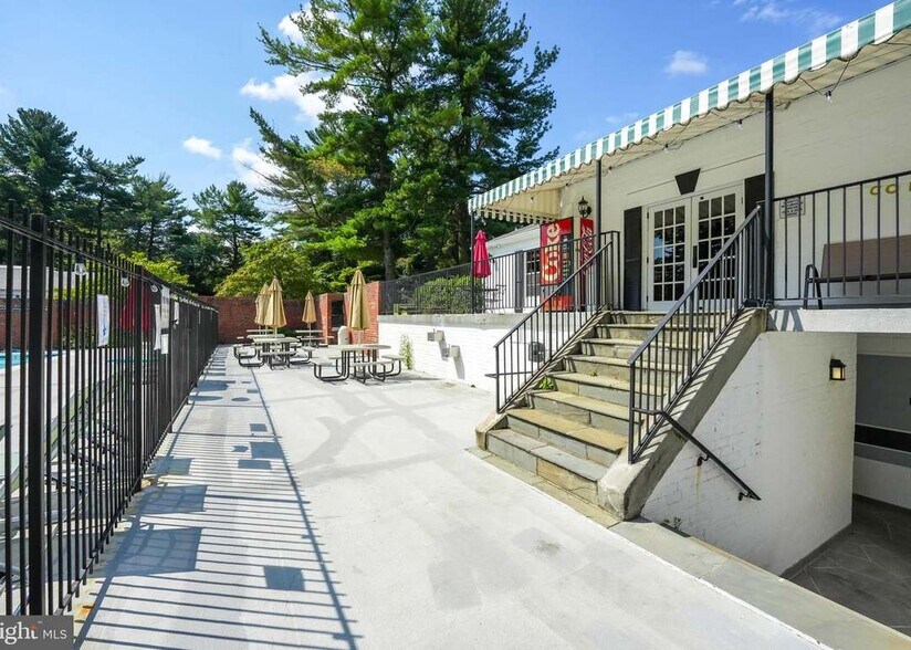 Building Photo - 7600 Tremayne Pl