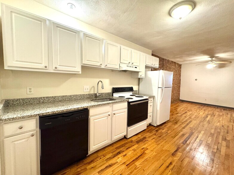 Building Photo - 838 Huntington Ave