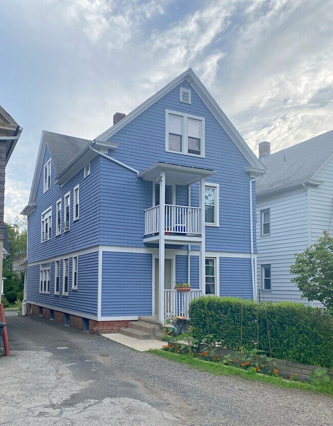 Building Photo - 253 Willow St