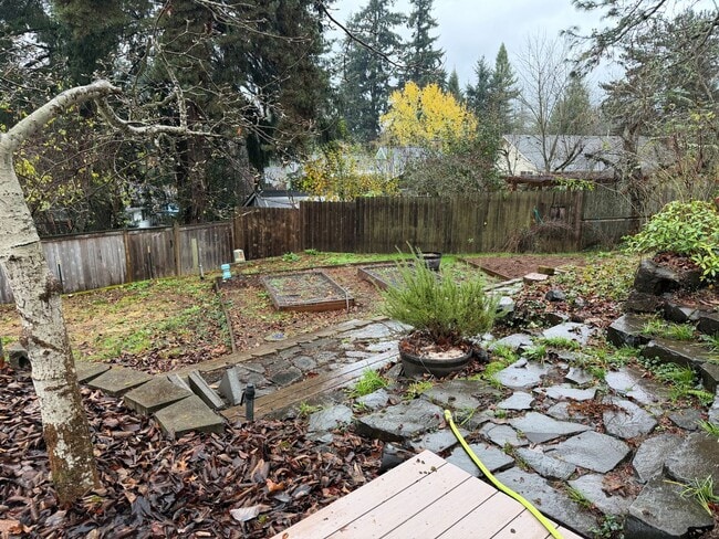 Building Photo - Beautiful 4 bedroom, 3 bathroom home in Eugene! MOVE IN SPECIAL!