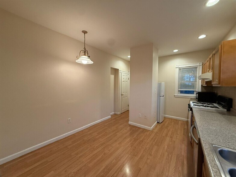 Building Photo - 110 W Quincy St