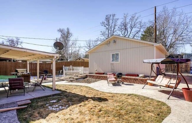 Building Photo - Fabulous 3 Bed (+ 1 non conforming) / 2 bath SFH in the Montclair Neighborhood