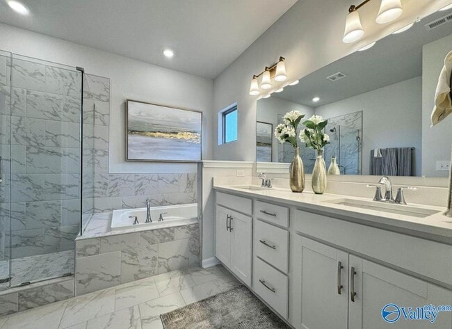 Building Photo - 18048 Longleaf Dr