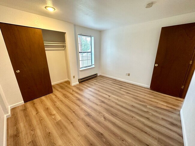 Building Photo - 2 Bed 1 Bath in heart of Bellingham Receive a $250 Amazon gift card upon move in!!