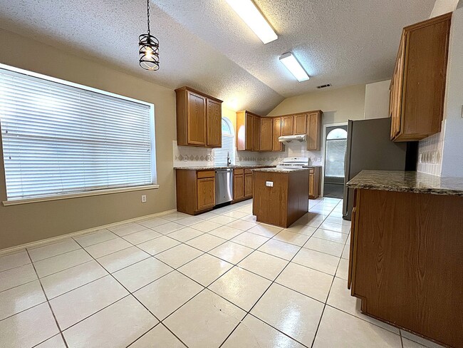 Building Photo - Incredible Home!