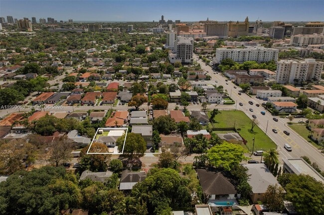 Building Photo - 3640 SW 13th St