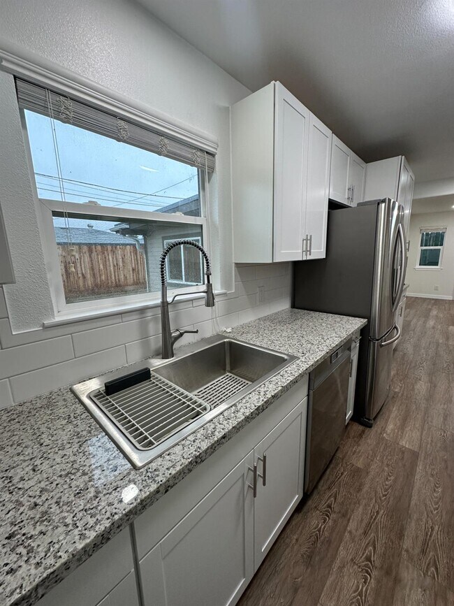 Building Photo - 4554 N Manila Ave