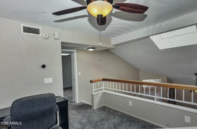 Building Photo - 33 E Beck Ln