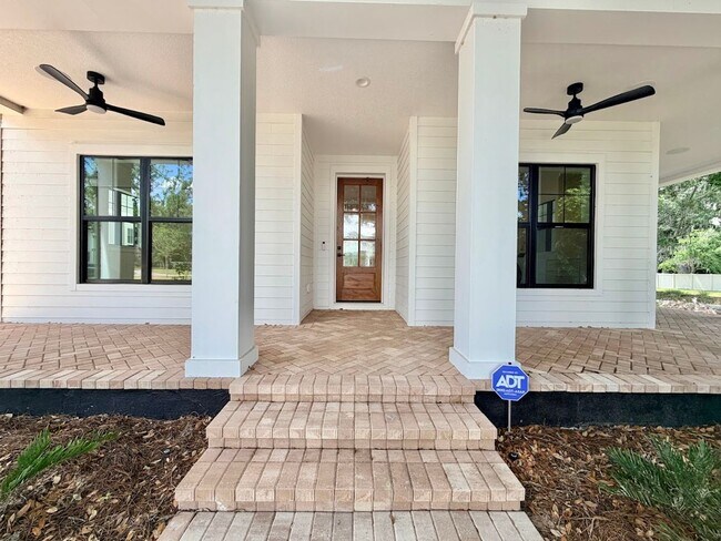 Building Photo - Brand New Custom 5/3.5 Home Steps from Downtown Winter Garden!