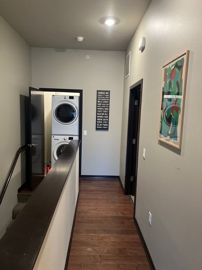 Building Photo - 801 E Mifflin St