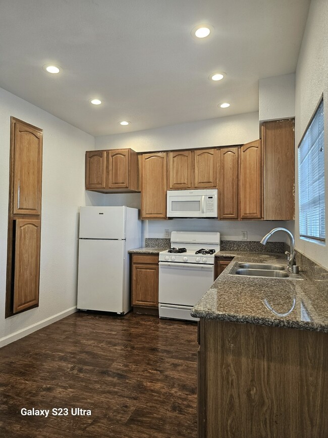Building Photo - 606 Placid Ln