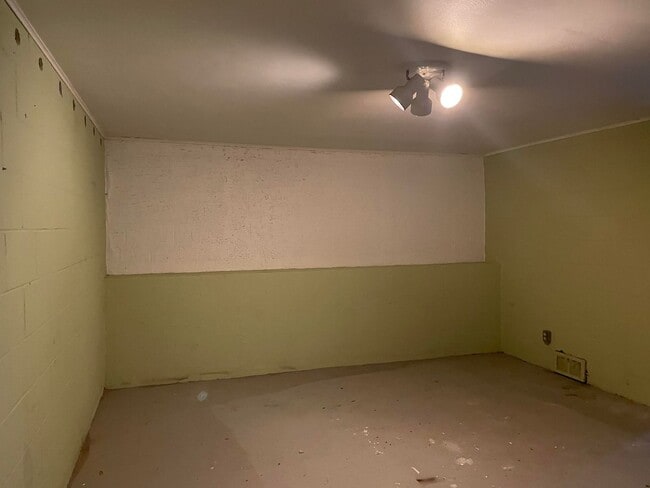 Building Photo - 2 Bedroom Townhome in Moon