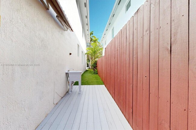 Building Photo - 3180 New York St