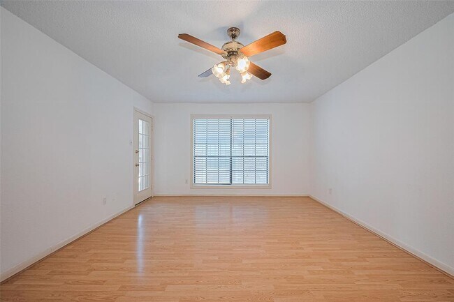 Building Photo - 1311 Antoine Dr