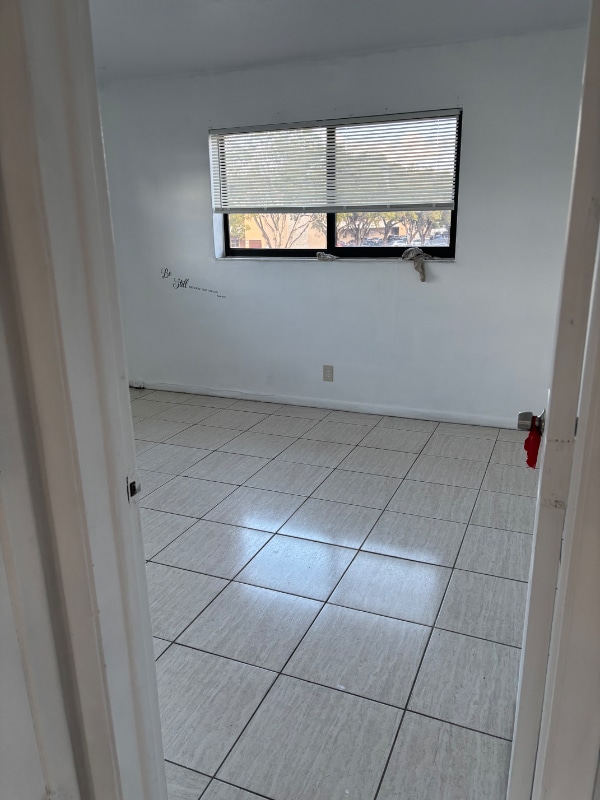 Building Photo - 5940 NW 16th Pl