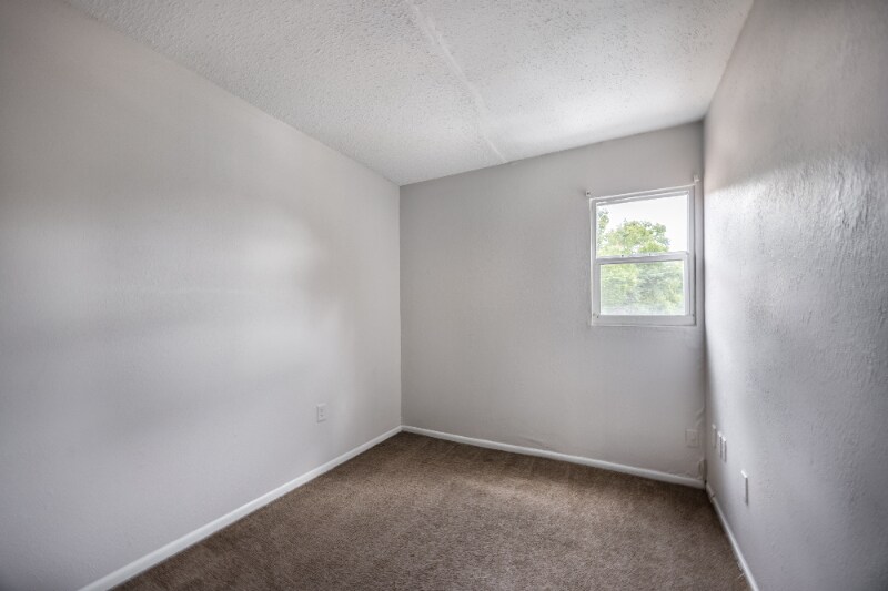 Building Photo - 914 SW 8th Ave