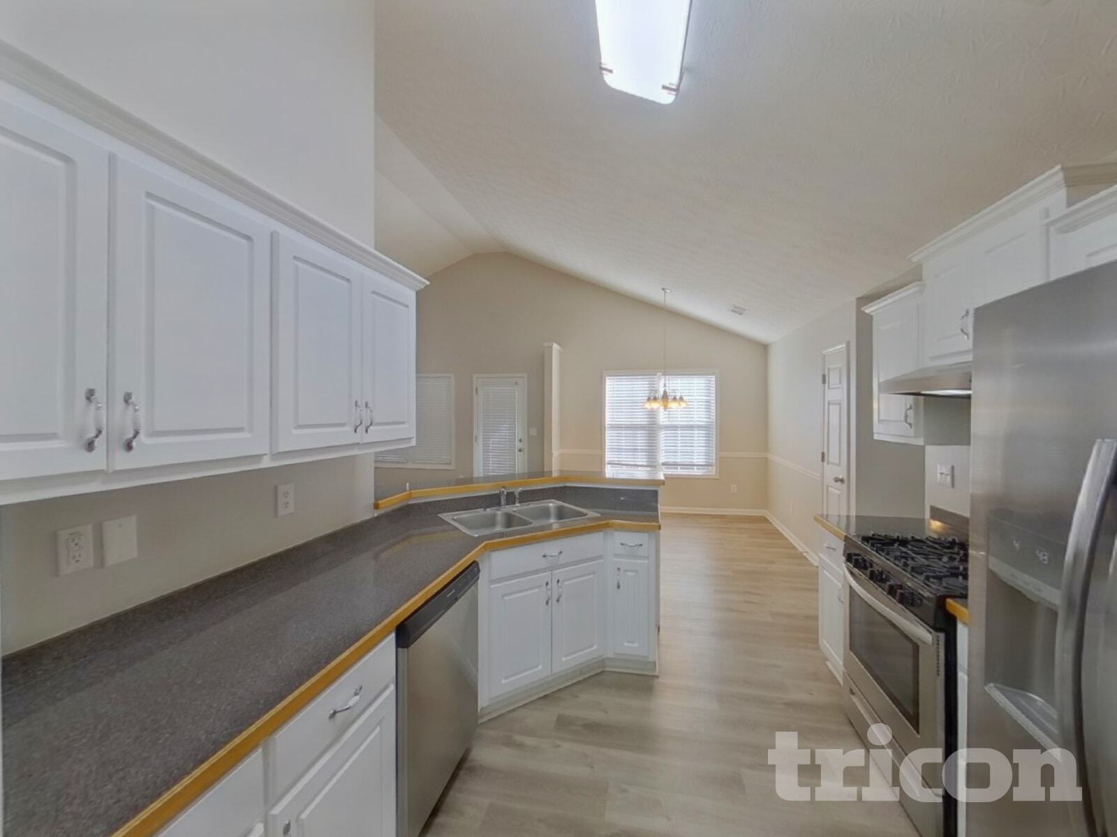 Building Photo - 348 Shadowbrooke Cir SW