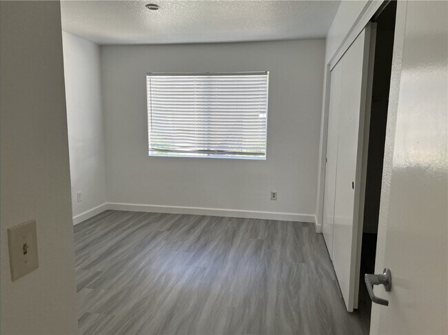 Building Photo - 2612 Avenida Del Vista
