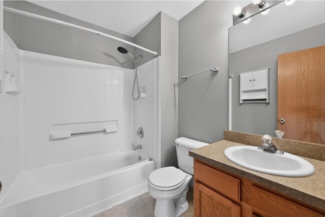 Building Photo - 2632 Canyon Dr
