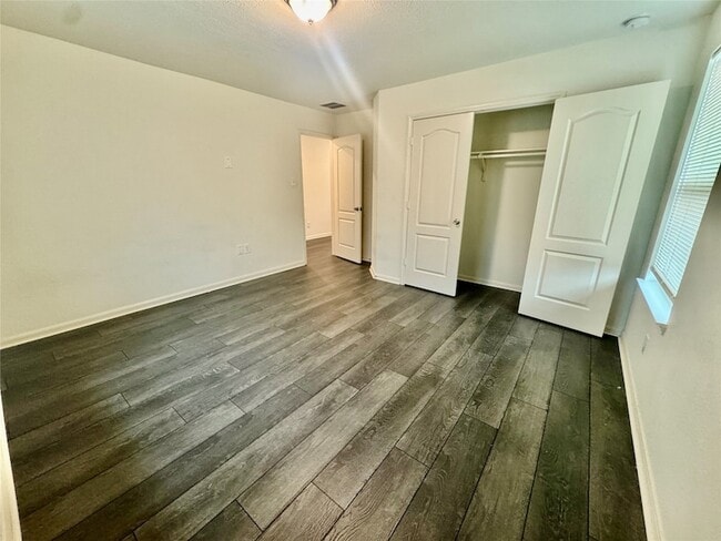 Building Photo - 2518 Boxwood Park