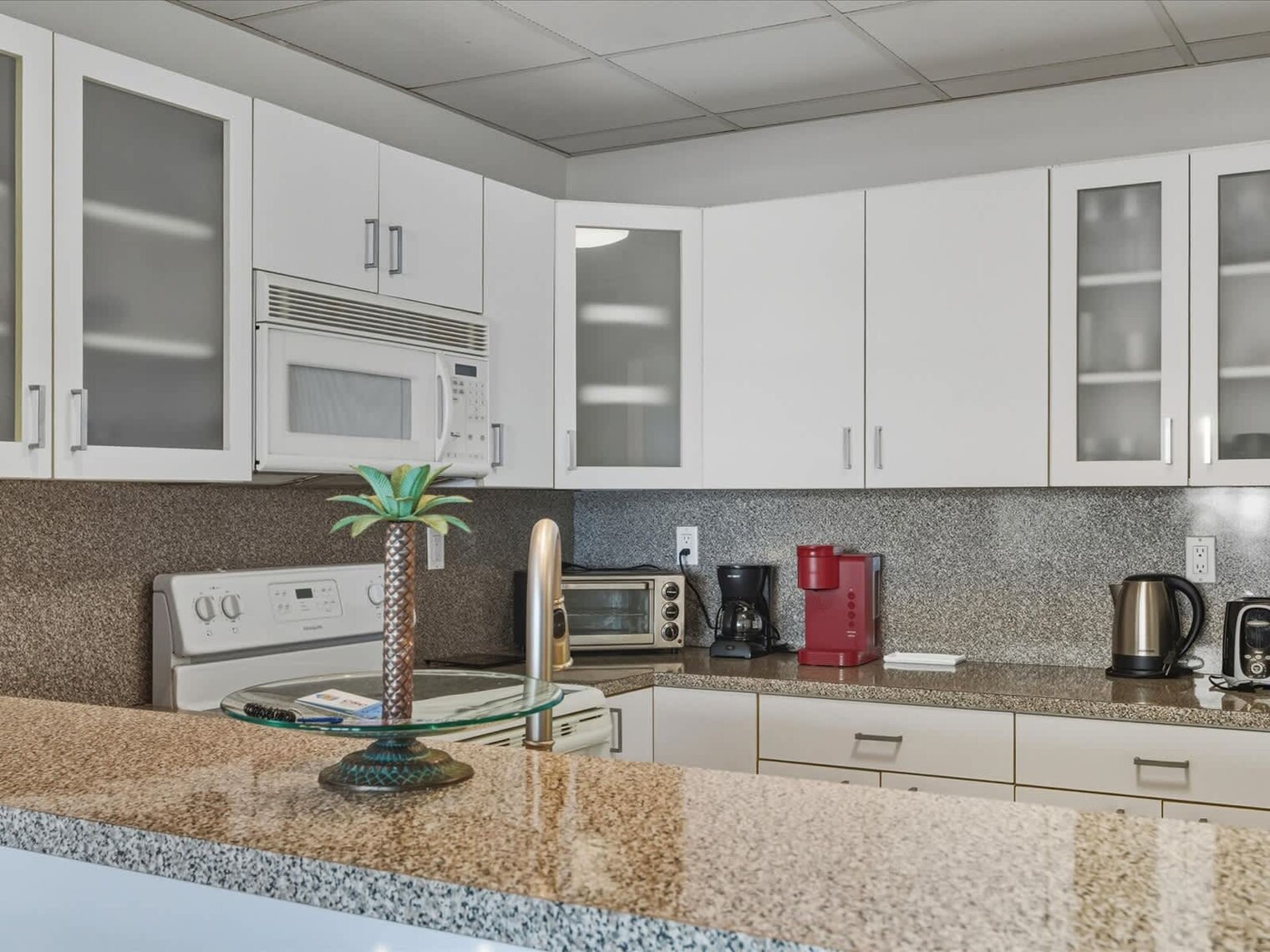 Building Photo - 3725 S Ocean Dr