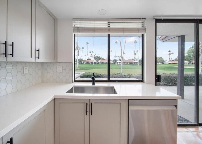 Building Photo - 20 San Sebastian Dr