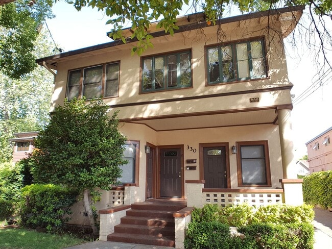 Building Photo - ROOMMATE NEEDED!!!  Beautiful  5+ Bedrooms steps to campus and downtown