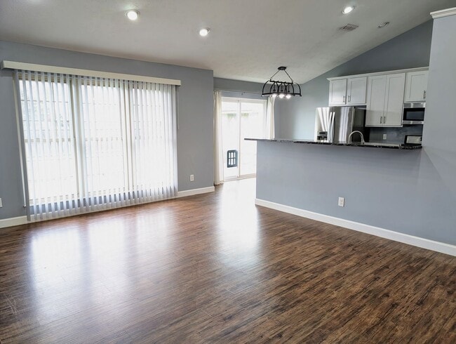 Building Photo - AVAILABLE SOON - 3 Bedroom / 2 Full Bath Home in Englewood!