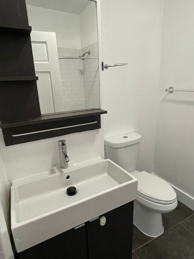 Building Photo - 869 Brockhurst St