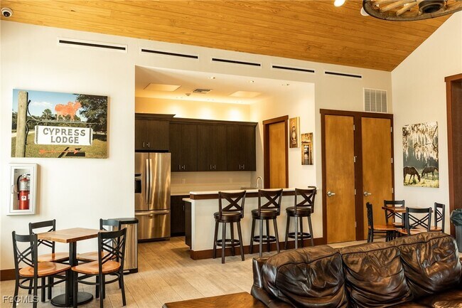 Building Photo - 15275 Grn Acrs Ave