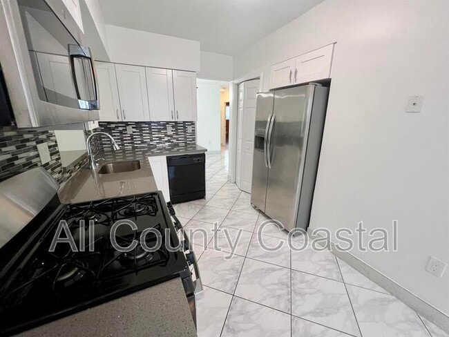 Building Photo - 8640 Wilshire Dr