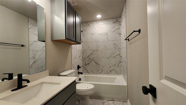 Building Photo - 8009 Scanlan Trl