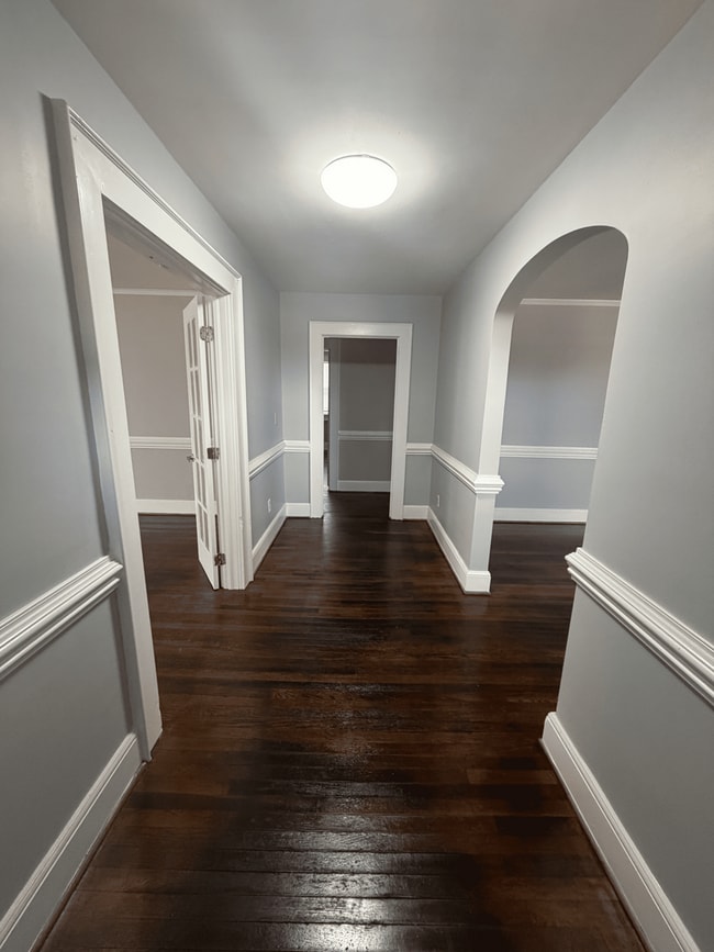 Building Photo - 2,000 square feet - Residential or Commercial Use