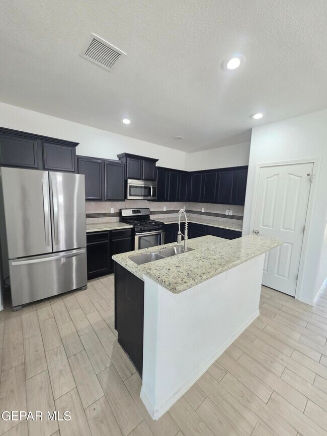 Building Photo - 7517 Red Cedar Dr