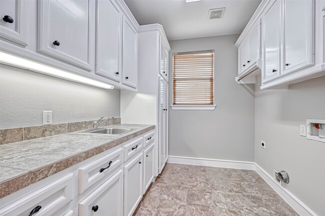 Building Photo - 13815 Nathan Ridge Ln