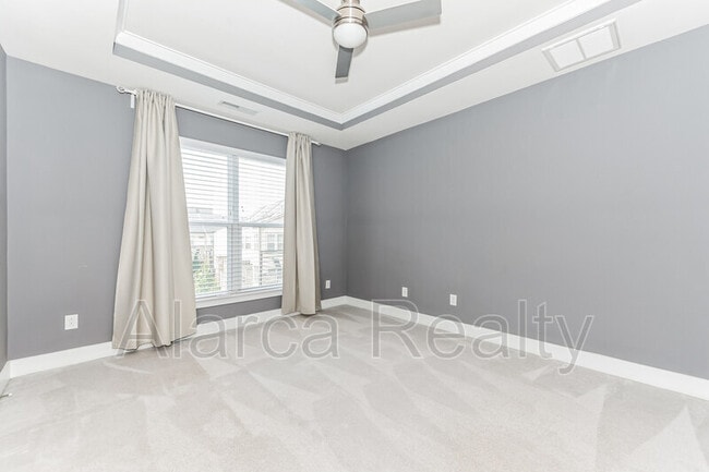Building Photo - 2727 Grand Union Way