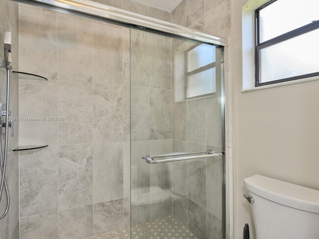 Building Photo - 16742 Royal Poinciana Dr
