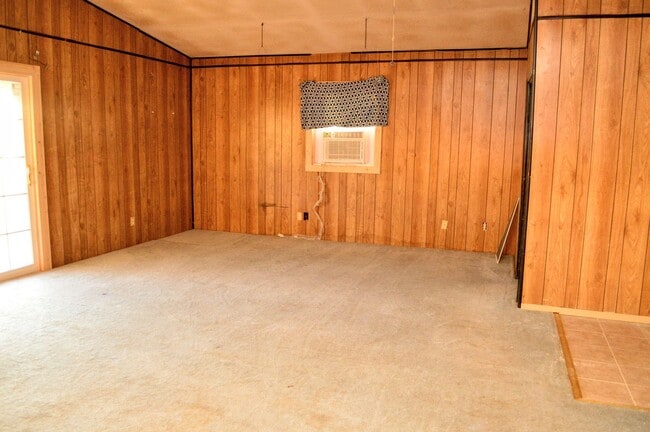Building Photo - 2807 Vanda Ave