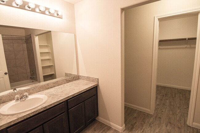 Building Photo - Oakwood Forest - 2028 Oakwood Forest Drive...