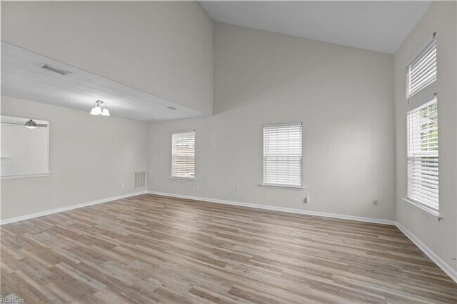 Building Photo - Graystone Reserves