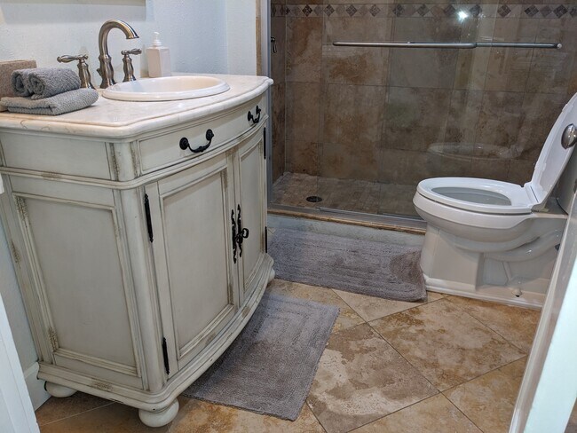 Building Photo - 1007 12th Ave N