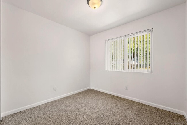 Building Photo - 10638 Queen Jessica Ln