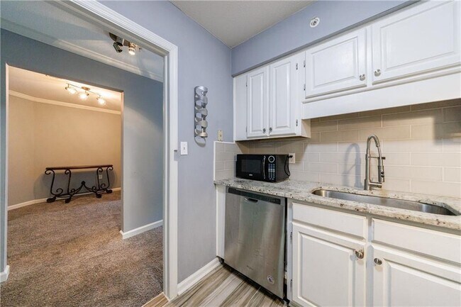 Building Photo - 27306 Plantation Dr NE