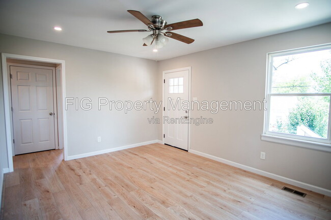 Building Photo - 607 Hillview Rd