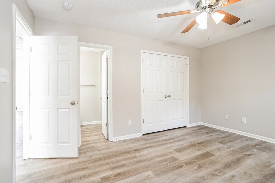Building Photo - 910 Milkfarm Ct