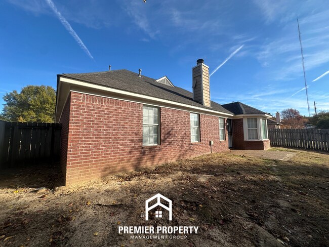 Building Photo - 7041 Ireland Dr