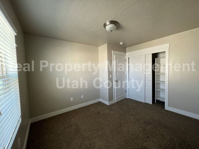 Building Photo - 1638 Venetian Way